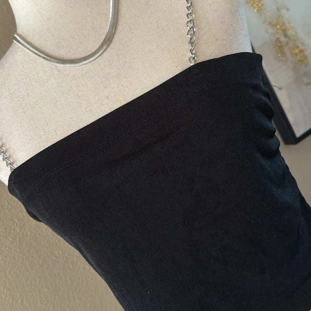 Chain strap black cami crop top - Picture 8 of 9